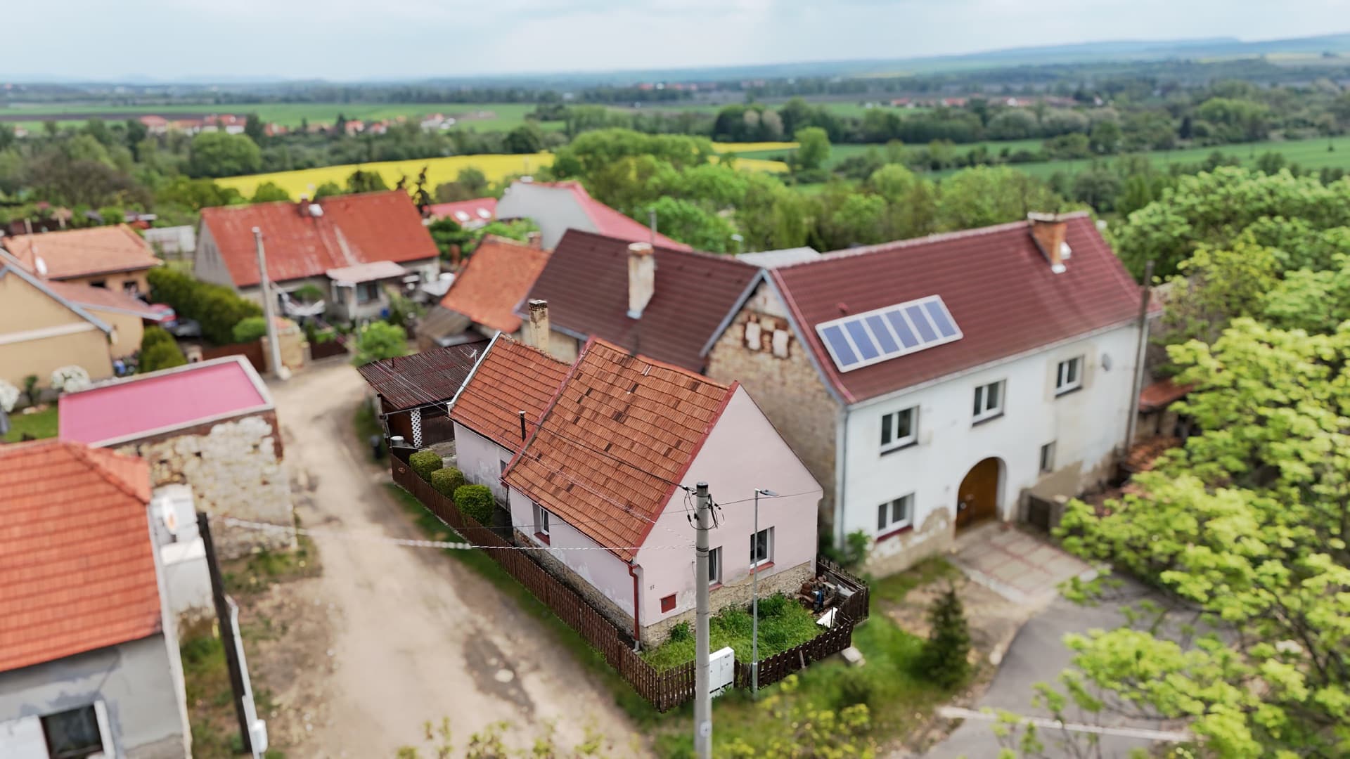 Klidný rodinný dům 4+1 v Bezděkově u Žatce – Bezděkov